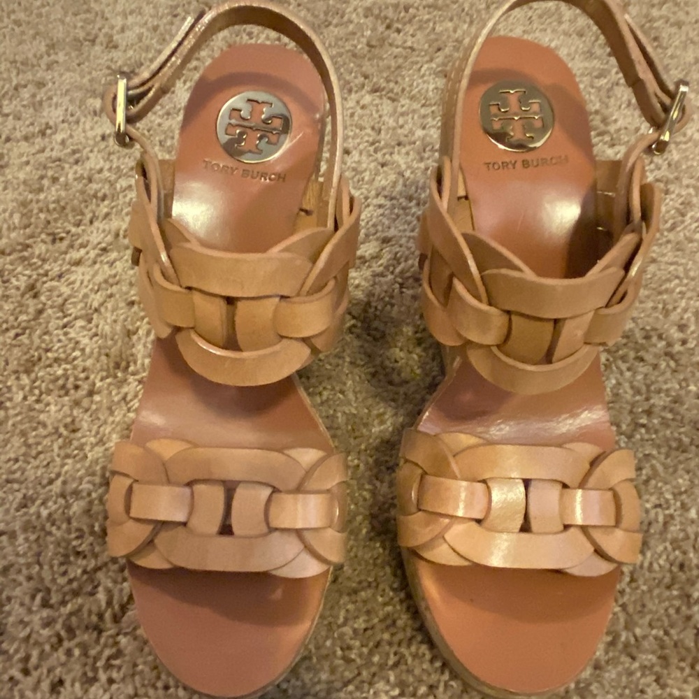 Tori Burch brown wedge